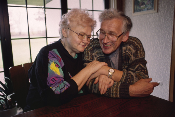 Alte Liebe rostet nicht! Meine Eltern waren weit über 50 Jahre verheiratet.
